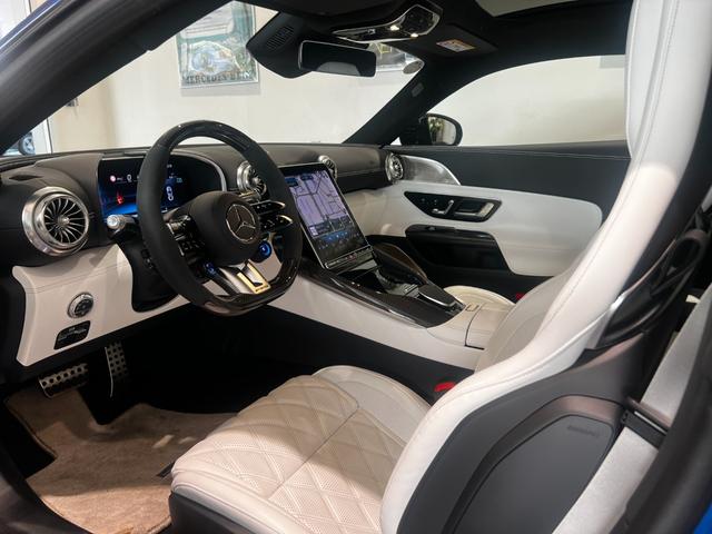ＧＴ ６３　４マチック＋　クーペ　弊社買取り／ＡＭＧパフォーマンスＰ／ＡＭＧカーボンＰ／パノラミックルーフ／Ｂｕｒｍｅｓｔｅｒ／ＡＭＧパフォーマンスシート／ヘッドアップディスプレイ／カーボンミラー／リアウィングスポイラー／Ａｐｐｌｅ（8枚目）