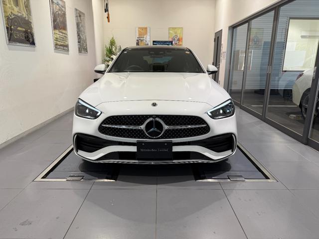 Ｃクラス Ｃ３５０ｅスポーツ　弊社デモカーアップ／ワンオーナー／ベーシックＰ／レザーエクスクルーシブＰ／パノラミックスライディングルーフ／メモリ付きパワーシート／シートヒーター／３６０度カメラ／純正ドラレコ／電動リアゲート／新車保（3枚目）