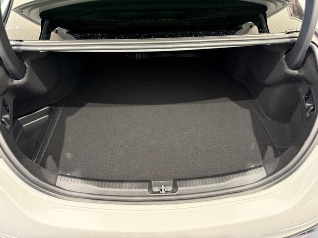 Ｃクラス Ｃ３５０ｅスポーツ　弊社デモカーアップ／ワンオーナー／ベーシックＰ／レザーエクスクルーシブＰ／パノラミックスライディングルーフ／メモリ付きパワーシート／シートヒーター／３６０度カメラ／純正ドラレコ／電動リアゲート／新車保（7枚目）