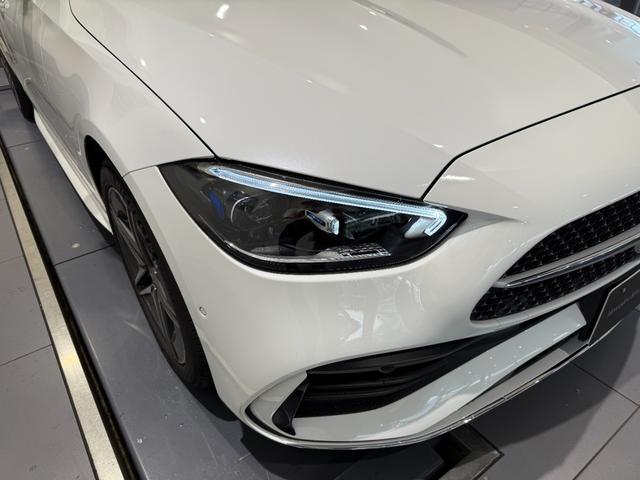 Ｃクラス Ｃ３５０ｅスポーツ　弊社デモカーアップ／ワンオーナー／ベーシックＰ／レザーエクスクルーシブＰ／パノラミックスライディングルーフ／メモリ付きパワーシート／シートヒーター／３６０度カメラ／純正ドラレコ／電動リアゲート／新車保（22枚目）