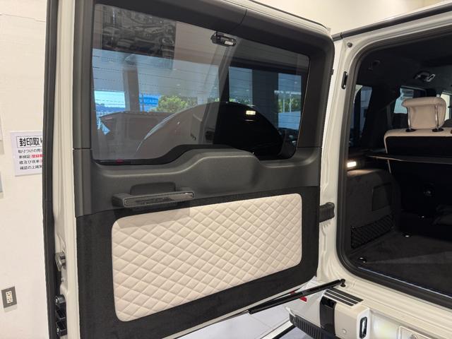 Ｇクラス Ｇ６３　弊社下取／１オーナー／マヌファクトゥーアプログラム／インテリア＋パッケージ／ＡＭＧナイトパッケージ／マットブラック２１インチアルミホイール／リラクゼーション機能／ナッパーレザー／新車保証継承（10枚目）