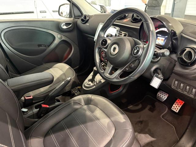 スマートフォーフォー ＢＲＡＢＵＳ　スポーツ　弊社下取／９インチナビ／Ｂｌｕｅｔｏｏｔｈ接続／パノラミックルーフ／シートヒーター／本革シート／スポーツペダル／ＢＲＡＢＵＳスポイラー／オートライト／レーンキーピングアシスト／オートエアコン／禁煙車／（7枚目）