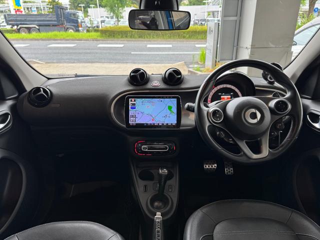 スマートフォーフォー ＢＲＡＢＵＳ　スポーツ　９インチナビ／バックカメラ／本革シート／シートヒーター／レインセンサー／オートライト／パドルシフト／レーンキーピングアシスト／パノラミックルーフ／後席プライバシーガラス／Ｂｌｕｅｔｏｏｔｈ／認定中古車（5枚目）