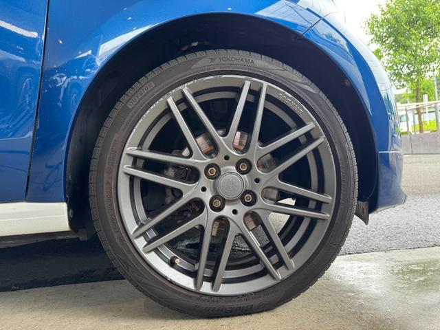 スマートフォーフォー ＢＲＡＢＵＳ　スポーツ　９インチナビ／バックカメラ／本革シート／シートヒーター／レインセンサー／オートライト／パドルシフト／レーンキーピングアシスト／パノラミックルーフ／後席プライバシーガラス／Ｂｌｕｅｔｏｏｔｈ／認定中古車（9枚目）
