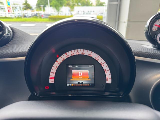 スマートフォーフォー ＢＲＡＢＵＳ　スポーツ　９インチナビ／バックカメラ／本革シート／シートヒーター／レインセンサー／オートライト／パドルシフト／レーンキーピングアシスト／パノラミックルーフ／後席プライバシーガラス／Ｂｌｕｅｔｏｏｔｈ／認定中古車（11枚目）
