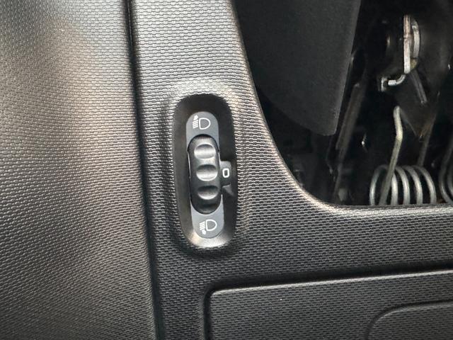 スマートフォーフォー ＢＲＡＢＵＳ　スポーツ　９インチナビ／バックカメラ／本革シート／シートヒーター／レインセンサー／オートライト／パドルシフト／レーンキーピングアシスト／パノラミックルーフ／後席プライバシーガラス／Ｂｌｕｅｔｏｏｔｈ／認定中古車（18枚目）