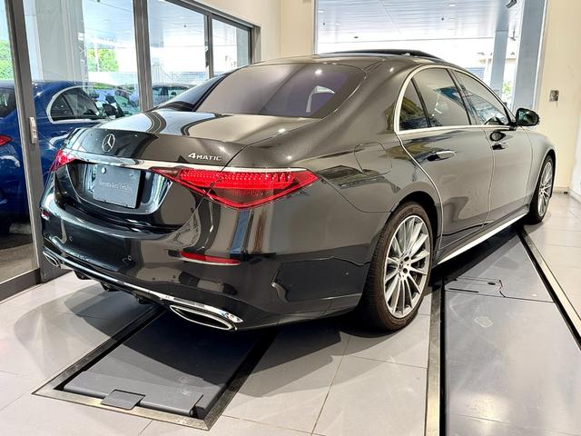 Ｓクラス Ｓ５００　４マチック　ＡＭＧラインパッケージ　黒革／弊社下取／ベーシックＰ／レザーエクスクルーシブＰ／ＡＲヘッドアップディスプレイ／３Ｄコックピット／パノラミックスライディングルーフ／シートヒーター・ベンチレーター／パフュームアトマイザー（2枚目）