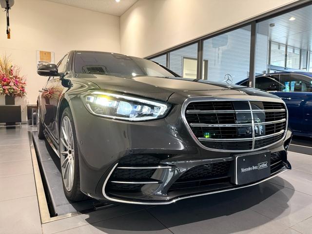 Ｓクラス Ｓ５００　４マチック　ＡＭＧラインパッケージ　黒革／弊社下取／ベーシックＰ／レザーエクスクルーシブＰ／ＡＲヘッドアップディスプレイ／３Ｄコックピット／パノラミックスライディングルーフ／シートヒーター・ベンチレーター／パフュームアトマイザー（5枚目）