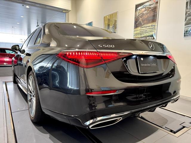 Ｓクラス Ｓ５００　４マチック　ＡＭＧラインパッケージ　黒革／弊社下取／ベーシックＰ／レザーエクスクルーシブＰ／ＡＲヘッドアップディスプレイ／３Ｄコックピット／パノラミックスライディングルーフ／シートヒーター・ベンチレーター／パフュームアトマイザー（6枚目）