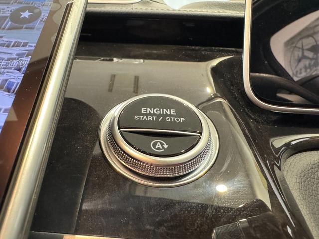 Ｓクラス Ｓ５００　４マチック　ＡＭＧラインパッケージ　黒革／弊社下取／ベーシックＰ／レザーエクスクルーシブＰ／ＡＲヘッドアップディスプレイ／３Ｄコックピット／パノラミックスライディングルーフ／シートヒーター・ベンチレーター／パフュームアトマイザー（19枚目）