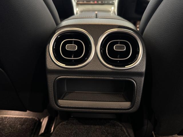 Ｃクラスステーションワゴン Ｃ２００ステーションワゴンアバンギャルドＡＭＧライＰ　弊社デモカーアップ／ＡＭＧライン／レザーエクスクルーシブＰＫＧ／ベーシックＰＫＧ／ドライバーズＰＫＧ／パノラミックスライディングルーフ／シートベンチレーター／本革シート／ヘッドアップディスプレイ（28枚目）