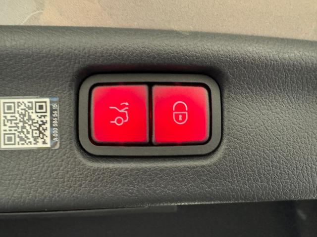 Ｃクラス Ｃ２００アバンギャルド　ＡＭＧラインパッケージ　弊社デモカーアップ／ＡＭＧライン／レザーエクスクルーシブＰＫＧ／ベーシックＰＫＧ／ドライバーズＰＫＧ／パノラマ／シートベンチレーター／本革シート／ヘッドアップディスプレイ／アンビエントライト（9枚目）