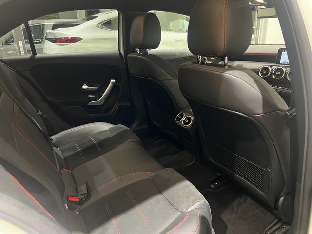 Aクラスセダン A200d セダン AMGライン 弊社下取/1オーナー/アドバンスドパッケージ/360°カメラ/ナビゲーションP/ヘッドアップディスプレイ/メモリ付きパワーシート/シートヒーター/パークトロニック/プライバシーガラス/キーレスゴー/認(3枚目)