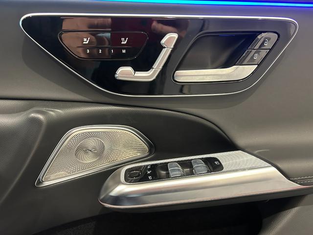 Eクラス E200 アバンギャルド AMGラインパッケージ フルオプション/デジタルインテリアP/アドバンスドP/レザーEX/黒革/パフュームアトマイザー/パノラマルーフ/メモリ付きパワーシート/シートヒーター・ベンチレーター/MBUXスーパースクリーン/新車(16枚目)