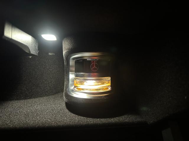 Eクラス E200 アバンギャルド AMGラインパッケージ フルオプション/デジタルインテリアP/アドバンスドP/レザーEX/黒革/パフュームアトマイザー/パノラマルーフ/メモリ付きパワーシート/シートヒーター・ベンチレーター/MBUXスーパースクリーン/新車(23枚目)