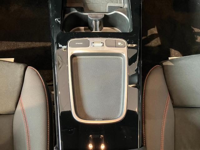 Aクラス A200d AMGラインパッケージ 当社デモカーアップ/アドバンスドパッケージ/パノラマ/ヘッドアップディスプレイ/360°カメラ/AMGラインパッケージ/メモリー付パワーシート/シートヒーター/アンビエントライト/ワイヤレスチャージ(12枚目)