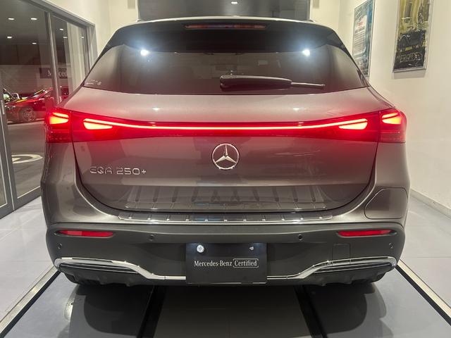 EQA EQA250+ AMGラインパッケージ 弊社デモカーアップ/1オーナー/アンビエントライト/全方位カメラ/メモリ付きパワーシート/シートヒーター/フットトランクオープナー/MBUX/レザーARTICOシート/ルーフレール/新車保証継承(4枚目)