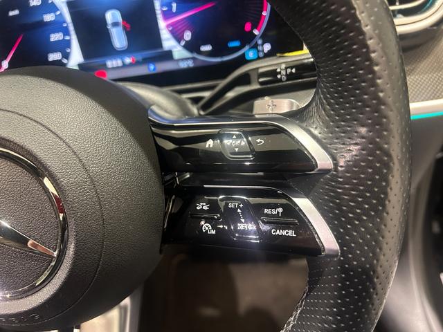 Ｃクラスステーションワゴン Ｃ２２０ｄステーションワゴンアバンギルドＡＭＧライＰ　当社ユーザー様　お下取り車　ワンオーナー車　ＡＭＧライン　本革シート　ヘッドアップディスプレイ　３６０°カメラシステム　純正ドライブレコーダー　アンビエントライト　キーレスゴー　メモリー付パワーシート（12枚目）