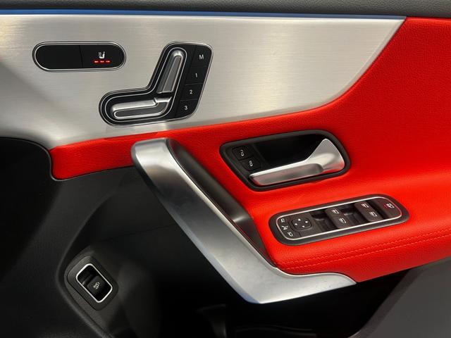 CLAクラス CLA200d AMGレザーエクスクルーシブパッケジ フルオプション/1オーナー/赤革/パノラミックスライディングルーフ/ヘッドアップディスプレイ/アクティブブラインドスポットアシスト/ステアリングアシスト/メモリー付きパワーシート/シートヒーター(18枚目)