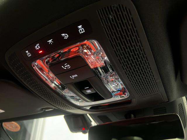 CLAクラス CLA200d AMGレザーエクスクルーシブパッケジ フルオプション/1オーナー/赤革/パノラミックスライディングルーフ/ヘッドアップディスプレイ/アクティブブラインドスポットアシスト/ステアリングアシスト/メモリー付きパワーシート/シートヒーター(22枚目)