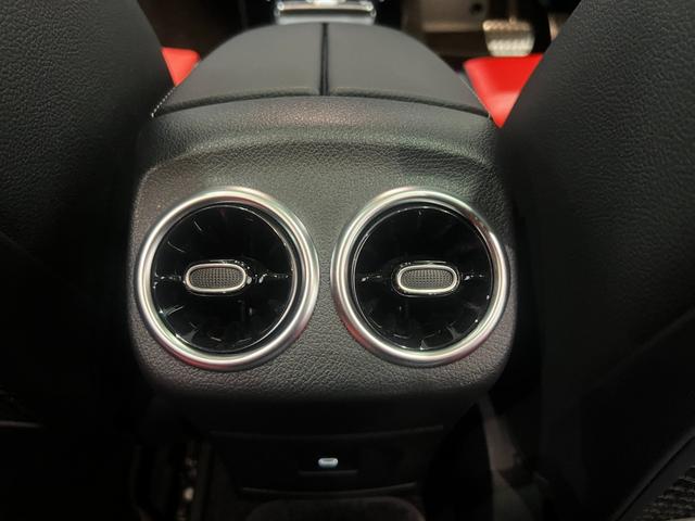 CLAクラス CLA200d AMGレザーエクスクルーシブパッケジ フルオプション/1オーナー/赤革/パノラミックスライディングルーフ/ヘッドアップディスプレイ/アクティブブラインドスポットアシスト/ステアリングアシスト/メモリー付きパワーシート/シートヒーター(24枚目)