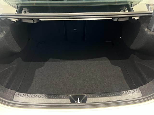 Ａクラスセダン Ａ２００ｄ　セダン　弊社デモカー　ＭＢＵＸ　メモリー付きパワーシート　シートヒーター　アクティブブラインドスポットアシスト　レーンキープアシスト　ステアリングアシスト　禁煙車　認定中古車（9枚目）