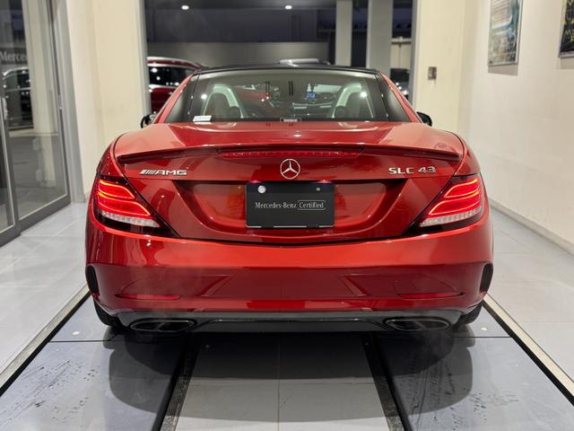 ＳＬＣ ＳＬＣ４３　マジックスカイコントロールルーフ／エアスカーフ／シートヒーター／ナッパレザーシート／ｈａｒｍａｎｋａｒｄｏｎスピーカー／ＡＭＧパフォーマンスステアリング／ＡＭＧスタイリングパッケージ／認定中古車保証（4枚目）