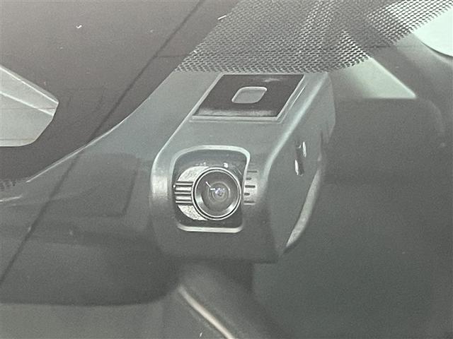 プリウス Ｇ　１オーナー　衝突被害軽減ブレーキ　ＬＥＤライト　フルセグＴＶ　ＡＣ１００Ｖ　アルミホイール　クルーズコントロール　ＴＶ　キーフリー　スマキー　カーテンエアバック　エアコン　イモビライザー　ＥＳＣ（11枚目）