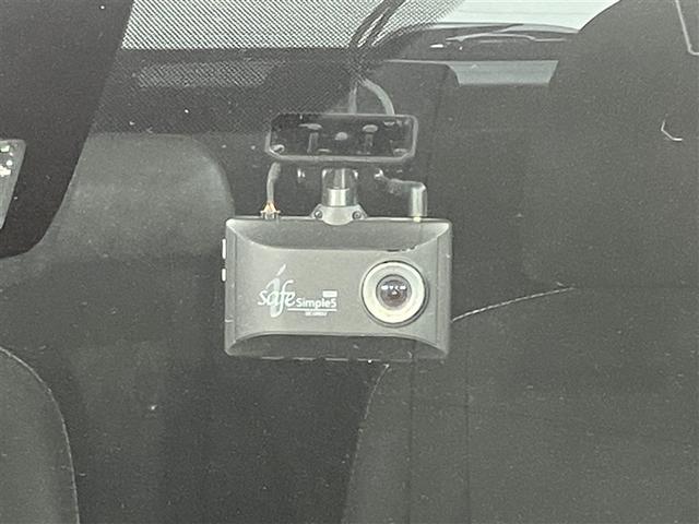 アクア Ｓスタイルブラック　ＡＵＸ端子　記録簿あり　バックモニタ－　地デジフルセグ　ナビＴＶ　イモビライザー　ＬＥＤライト　スマートキープッシュスタート　１オーナー　ＥＴＣ付き　Ｗエアバッグ　キーフリ　メモリーナビゲーション（10枚目）