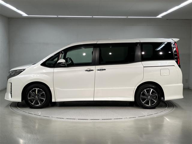 ノア Ｓｉ　ダブルバイビー　クルーズＣ　ブレーキサポート　エアコン　１オーナー　ウォークスルー　点検記録簿　ＡＵＸ　ＬＥＤライト　ナビ＆ＴＶ　横滑防止装置　アルミホイール　パワーウインドウ　フルセグ　盗難防止　ＤＶＤ再生可（2枚目）