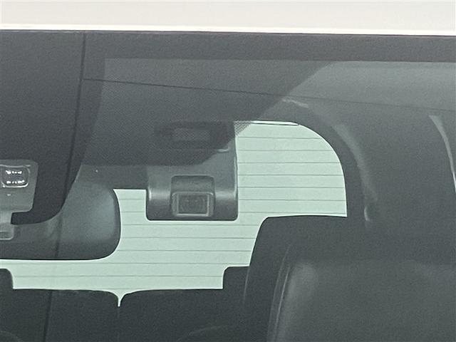 ノア Ｓｉ　ダブルバイビー　クルーズＣ　ブレーキサポート　エアコン　１オーナー　ウォークスルー　点検記録簿　ＡＵＸ　ＬＥＤライト　ナビ＆ＴＶ　横滑防止装置　アルミホイール　パワーウインドウ　フルセグ　盗難防止　ＤＶＤ再生可（10枚目）