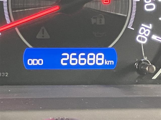 ノア Ｓｉ　ダブルバイビー　クルーズＣ　ブレーキサポート　エアコン　１オーナー　ウォークスルー　点検記録簿　ＡＵＸ　ＬＥＤライト　ナビ＆ＴＶ　横滑防止装置　アルミホイール　パワーウインドウ　フルセグ　盗難防止　ＤＶＤ再生可（17枚目）