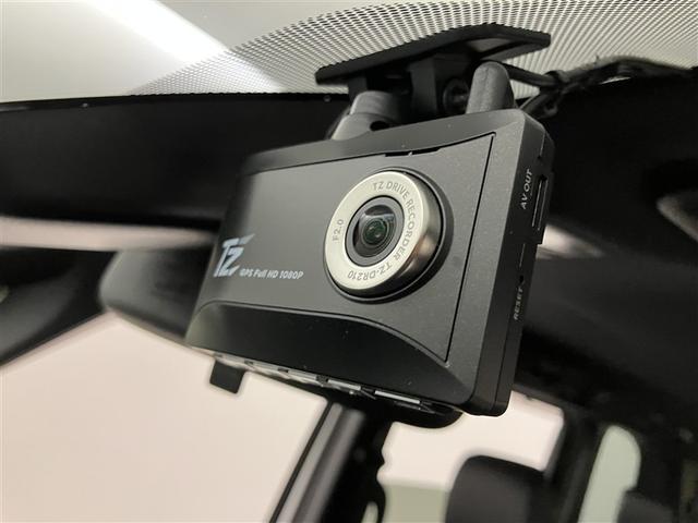 ヴォクシー Ｓ－Ｚ　ＤＶＤ再生機能　スマートキープッシュスタート　両側電動パワースライドドア　パワーウインドウ　１オナ　ＥＴＣ車載器　ＬＥＤライト　デュアルエアコン　アルミホイール　盗難防止装置　記録簿　横滑り防止機能（13枚目）