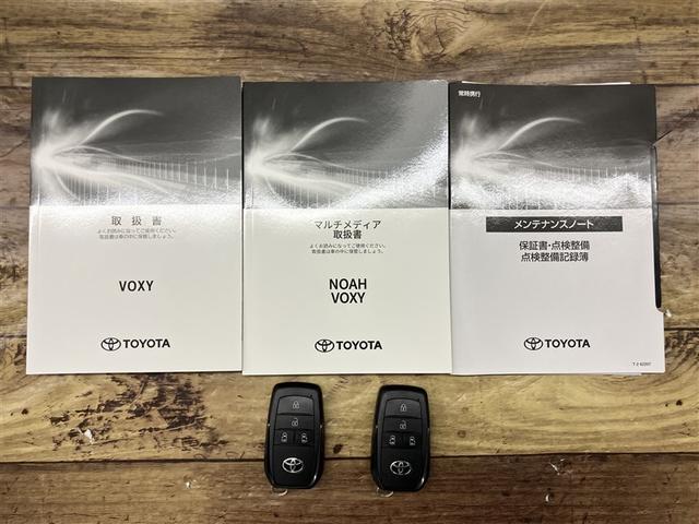 ヴォクシー Ｓ－Ｚ　ＤＶＤ再生機能　スマートキープッシュスタート　両側電動パワースライドドア　パワーウインドウ　１オナ　ＥＴＣ車載器　ＬＥＤライト　デュアルエアコン　アルミホイール　盗難防止装置　記録簿　横滑り防止機能（20枚目）