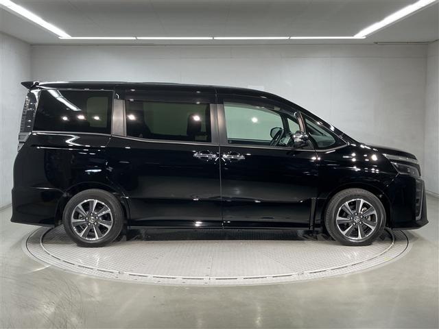 ヴォクシー ＺＳ　煌ＩＩ　スマートキー・プッシュスタート　バックガイドモニター　セキュリティアラーム　両側パワスラドア　１オーナー　ＥＴＣ車載器　地デジテレビ　記録簿付き　ＶＳＣ　ＬＥＤライト　助手席エアバック　ＡＣ　パワステ（3枚目）