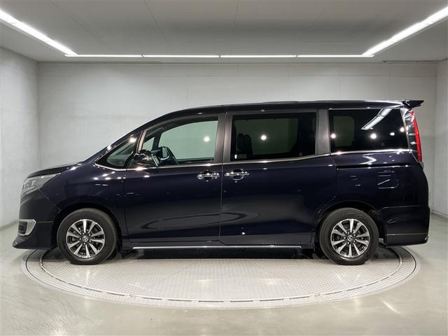 エスクァイア Ｇｉ　プレミアムパッケージ　衝突軽減　エアロ　メモリナビ　１オーナー　地デジ　クルーズコントロール　ＬＥＤライト　両側パワースライドドア　エアバッグ　ＤＶＤ再生機能　ＥＴＣ　スマートキー　ＡＢＳ　アルミ　オートエアコン　ドラレコ（2枚目）