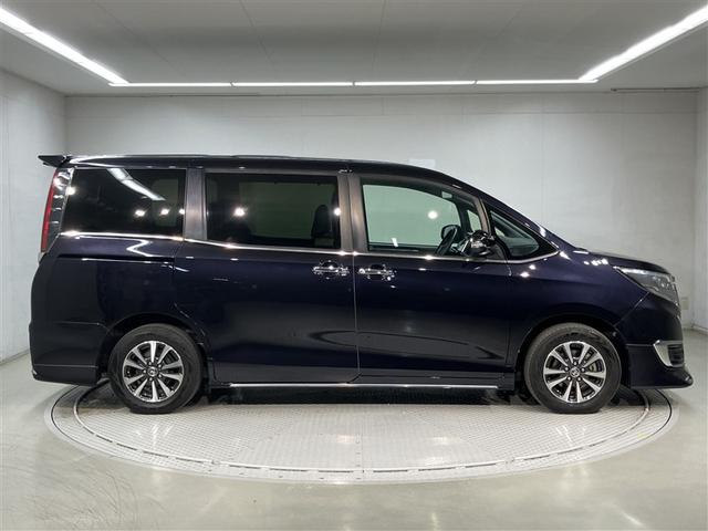 エスクァイア Ｇｉ　プレミアムパッケージ　衝突軽減　エアロ　メモリナビ　１オーナー　地デジ　クルーズコントロール　ＬＥＤライト　両側パワースライドドア　エアバッグ　ＤＶＤ再生機能　ＥＴＣ　スマートキー　ＡＢＳ　アルミ　オートエアコン　ドラレコ（3枚目）