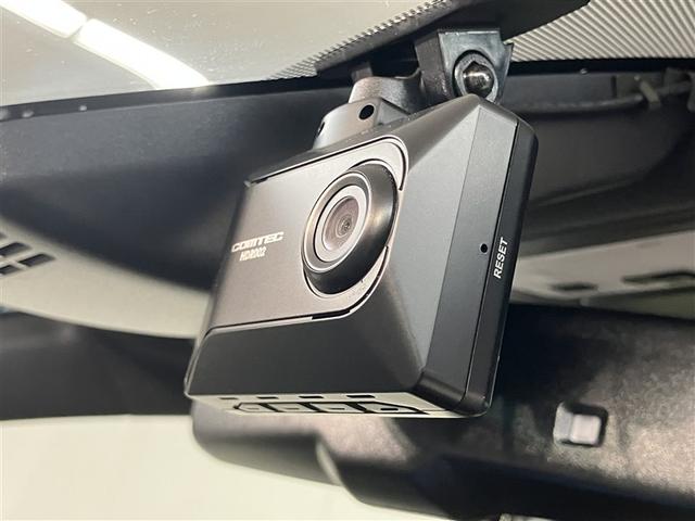 エスクァイア Ｇｉ　プレミアムパッケージ　衝突軽減　エアロ　メモリナビ　１オーナー　地デジ　クルーズコントロール　ＬＥＤライト　両側パワースライドドア　エアバッグ　ＤＶＤ再生機能　ＥＴＣ　スマートキー　ＡＢＳ　アルミ　オートエアコン　ドラレコ（10枚目）