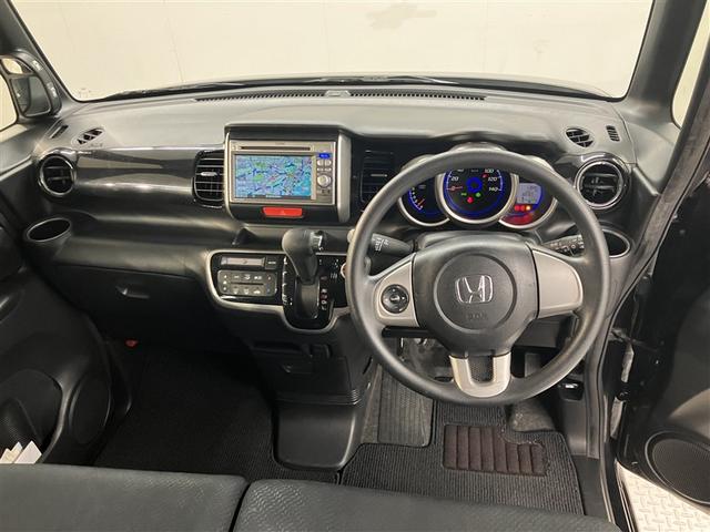 Ｎ－ＢＯＸカスタム Ｇ・Ｌパッケージ　アイドリングストップ車　ナビ・ＴＶ　スマキ－　フロントベンチシート　パワーウィンドウ　盗難防止システム　オートエアコン　パワステ　ＤＶＤ再生可　キーレスエントリー　ワンセグ　両席エアバック　ＡＢＳ（5枚目）