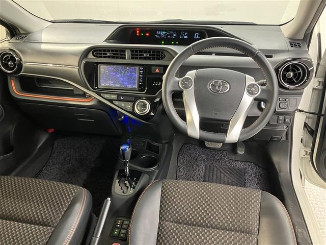 アクア Ｘ－アーバン　ＶＳＣ　衝突軽減システム　１オーナー　ＬＥＤヘッドライト　スマートエントリー　ナビＴＶ　バックモニタ－　パワーステアリング　ＡＵＴＯエアコン　パワーウインドウ　ＡＢＳ　ＡＷ　デュアルエアバッグ　イモビ（5枚目）