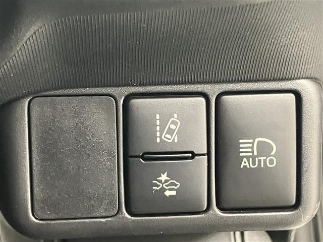 アクア Ｘ－アーバン　ＶＳＣ　衝突軽減システム　１オーナー　ＬＥＤヘッドライト　スマートエントリー　ナビＴＶ　バックモニタ－　パワーステアリング　ＡＵＴＯエアコン　パワーウインドウ　ＡＢＳ　ＡＷ　デュアルエアバッグ　イモビ（9枚目）