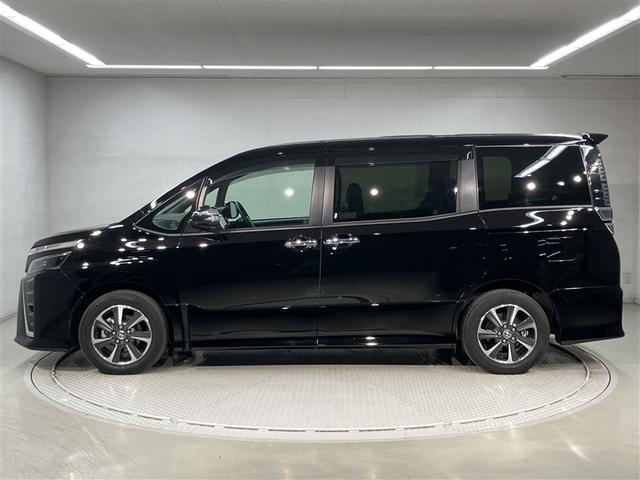 ヴォクシー ＺＳ　煌ＩＩＩ　プリクラッシュ　スマートキ　アイスト　ＤＶＤ再生機能　横滑り防止装置　ナビＴＶ　アルミ　三列シート　盗難防止　オートエアコン　キーレス　ＥＴＣ装備　パワステ　メモリナビ　クルコン　ＬＥＤヘッドライト（2枚目）