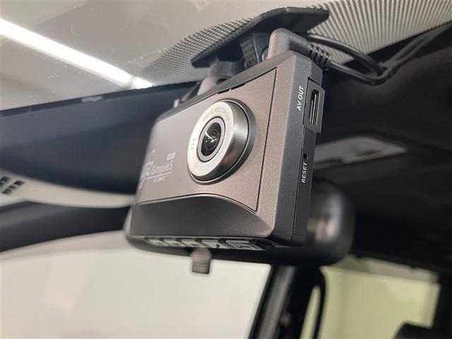 ヴォクシー ＺＳ　煌ＩＩＩ　プリクラッシュ　スマートキ　アイスト　ＤＶＤ再生機能　横滑り防止装置　ナビＴＶ　アルミ　三列シート　盗難防止　オートエアコン　キーレス　ＥＴＣ装備　パワステ　メモリナビ　クルコン　ＬＥＤヘッドライト（10枚目）