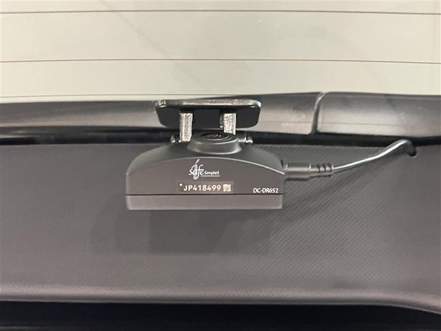 ヴォクシー ＺＳ　煌ＩＩＩ　プリクラッシュ　スマートキ　アイスト　ＤＶＤ再生機能　横滑り防止装置　ナビＴＶ　アルミ　三列シート　盗難防止　オートエアコン　キーレス　ＥＴＣ装備　パワステ　メモリナビ　クルコン　ＬＥＤヘッドライト（11枚目）