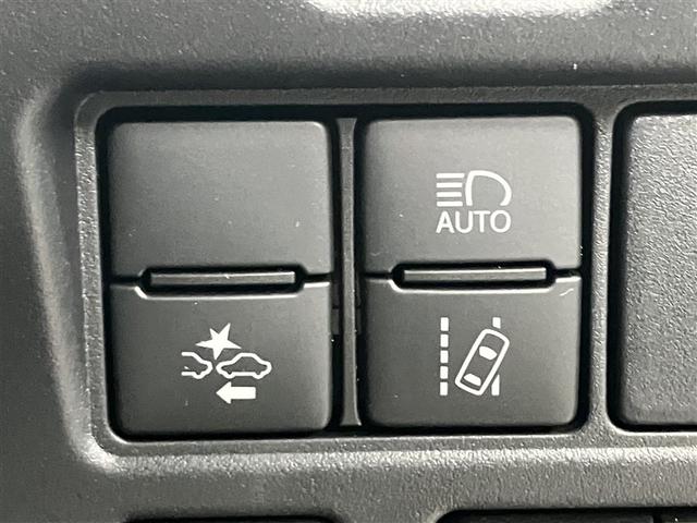 ヴォクシー ＺＳ　煌ＩＩＩ　プリクラッシュ　スマートキ　アイスト　ＤＶＤ再生機能　横滑り防止装置　ナビＴＶ　アルミ　三列シート　盗難防止　オートエアコン　キーレス　ＥＴＣ装備　パワステ　メモリナビ　クルコン　ＬＥＤヘッドライト（13枚目）