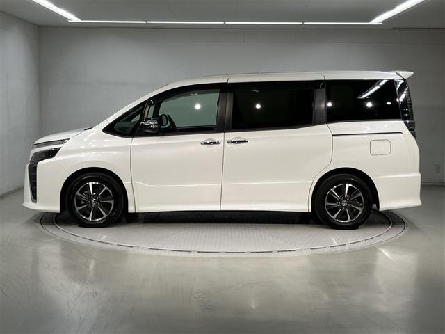 ヴォクシー ＺＳ　煌ＩＩＩ　プリクラッシュ　スマートキ　アイスト　ＤＶＤ再生機能　記録簿付き　横滑り防止装置　ナビＴＶ　アルミ　三列シート　盗難防止　オートエアコン　キーレス　ＥＴＣ装備　パワステ　メモリナビ　クルコン　ＡＢＳ（2枚目）