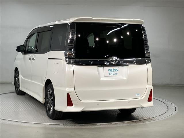 ヴォクシー ＺＳ　煌ＩＩＩ　プリクラッシュ　スマートキ　アイスト　ＤＶＤ再生機能　記録簿付き　横滑り防止装置　ナビＴＶ　アルミ　三列シート　盗難防止　オートエアコン　キーレス　ＥＴＣ装備　パワステ　メモリナビ　クルコン　ＡＢＳ（4枚目）