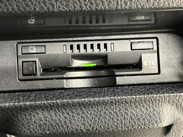 ヴォクシー ＺＳ　煌ＩＩＩ　プリクラッシュ　スマートキ　アイスト　ＤＶＤ再生機能　記録簿付き　横滑り防止装置　ナビＴＶ　アルミ　三列シート　盗難防止　オートエアコン　キーレス　ＥＴＣ装備　パワステ　メモリナビ　クルコン　ＡＢＳ（8枚目）