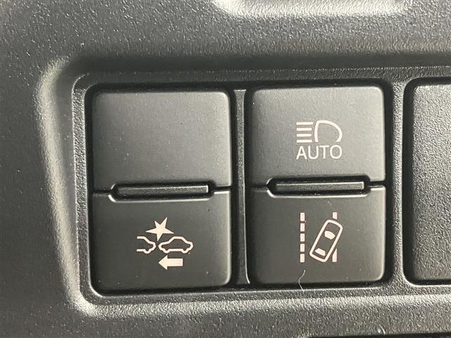 ヴォクシー ＺＳ　煌ＩＩＩ　プリクラッシュ　スマートキ　アイスト　ＤＶＤ再生機能　記録簿付き　横滑り防止装置　ナビＴＶ　アルミ　三列シート　盗難防止　オートエアコン　キーレス　ＥＴＣ装備　パワステ　メモリナビ　クルコン　ＡＢＳ（10枚目）