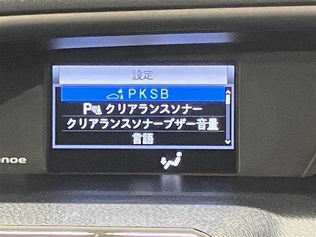 ヴォクシー ＺＳ　煌ＩＩＩ　プリクラッシュ　スマートキ　アイスト　ＤＶＤ再生機能　記録簿付き　横滑り防止装置　ナビＴＶ　アルミ　三列シート　盗難防止　オートエアコン　キーレス　ＥＴＣ装備　パワステ　メモリナビ　クルコン　ＡＢＳ（11枚目）